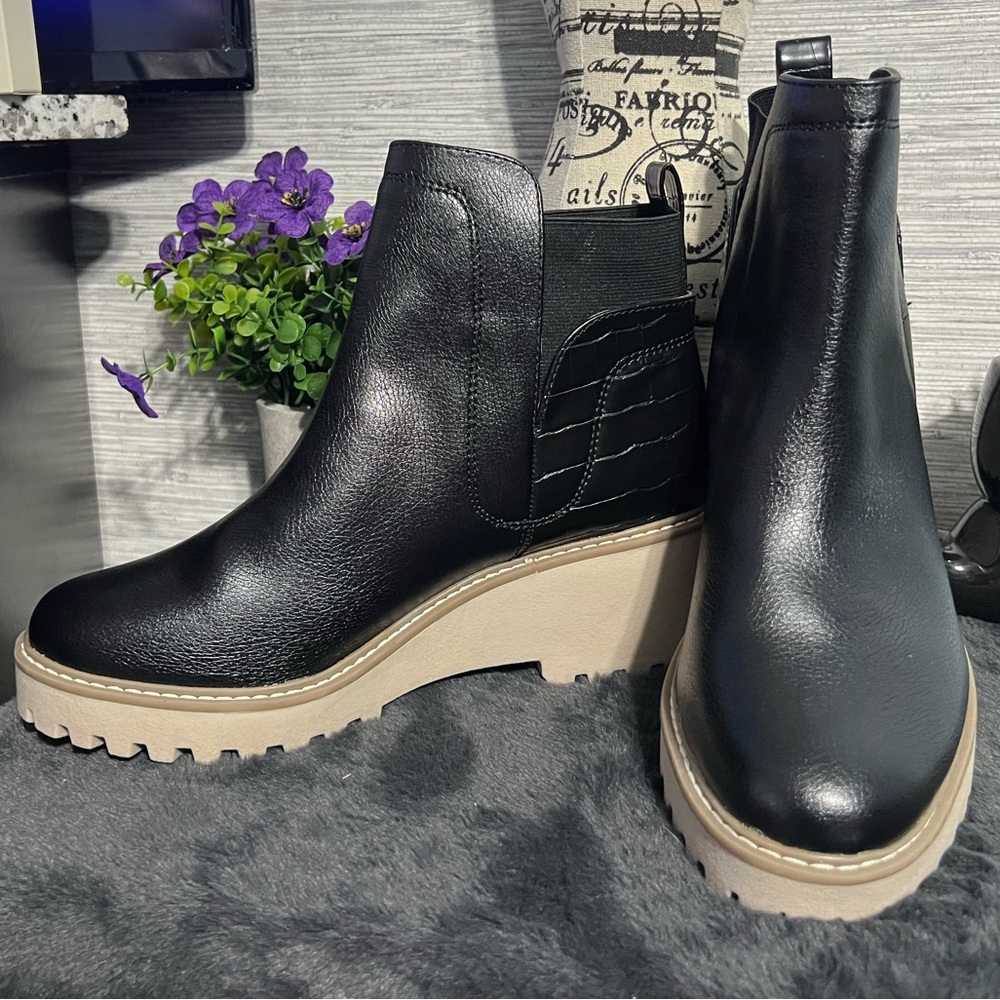 DV by Dolce Vita Rango Faux Croc Wedge Booties - 9